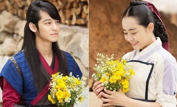 moon-geun-young-kim-bum-flowers-743x450